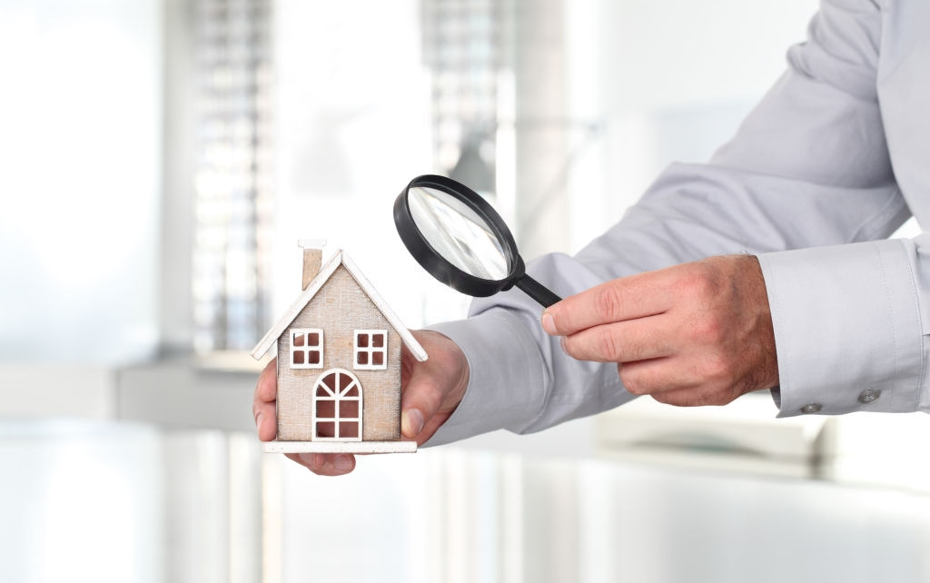 A man inspecting the home to check for possible issues